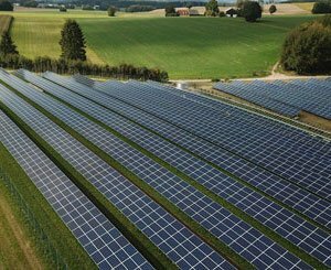 Renewable energies are accelerating their progress, driven by solar energy