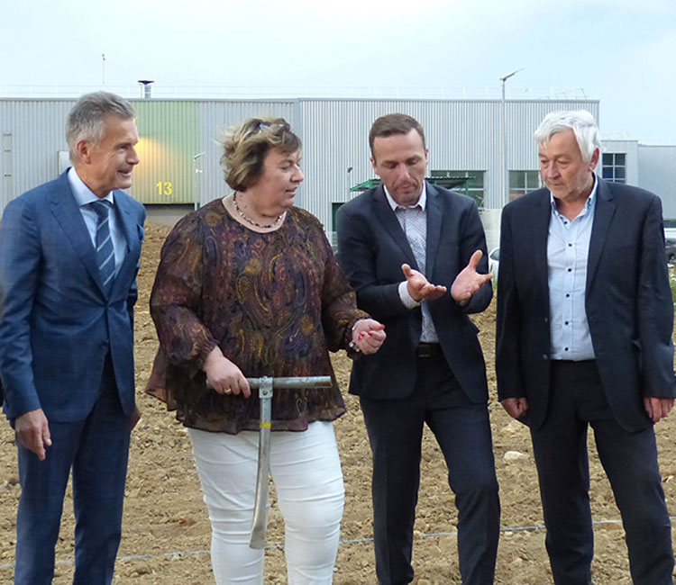 De gauche à droite : Monsieur Etienne Blaise Président de FAUN, Madame Sylvie Gaucher, Maire de Guilherand-Granges, Monsieur Rémy Nodin, Vigneron de Saint-Péray et Monsieur Jacques Dubay, Président de la Communauté de Communes Rhône Crussol et Maire de Saint-Péray - © Faun