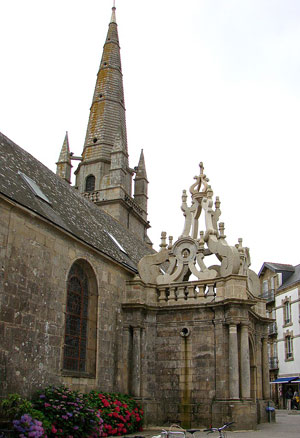 Église Sainte-Cornély, Carnac © Vassil via Wikimedia Commons - Licence Creative Commons