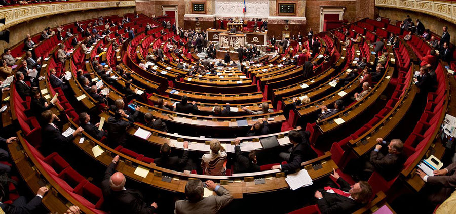 Panorama de la salle de l'hémicycle de l'Assemblée nationale © Richard Ying et Tangui Morlier via Wikimedia Commons - Licence Creative Commons