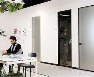 Sliding doors and hinged doors: harmony between design and architecture