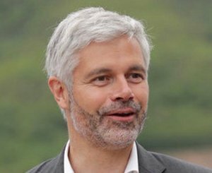 The government accuses Wauquiez of cutting funding for housing renovations