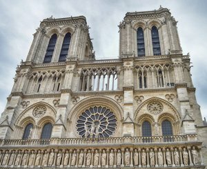 The reconstruction of Notre-Dame is progressing as planned, the arrow visible during the Olympics