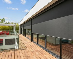 Soprofen's XXL screen blinds are suitable for non-standard openings in a Gironde house