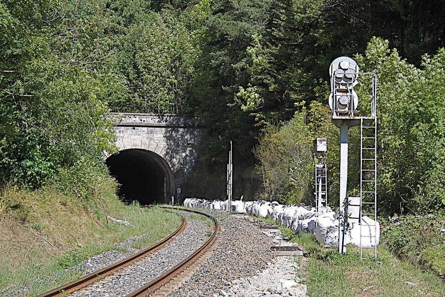 Tende Tunnel © Roehrensee via Wikimedia Commons - Creative Commons License