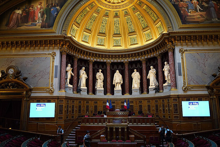 Salle de l'hémicycle du Sénat © TimeTravelRome via Wikimedia Commons - Licence Creative Commons
