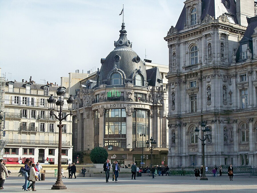 Bazar de l'Hôtel de Ville, Paris © Marianne Casamance via Wikimedia Commons - Licence Creative Commons