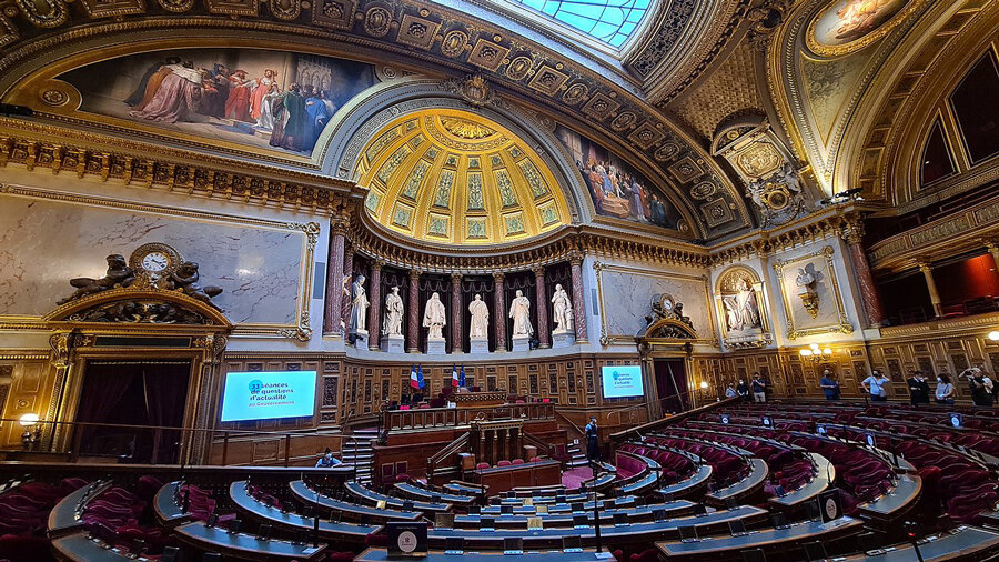 Salle de l'hémicycle © TimeTravelRome via Wikimedia Commons - Licence Creative Commons