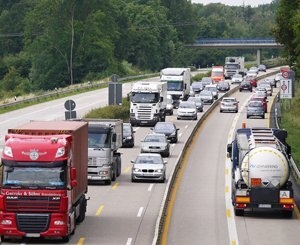 The government will strengthen aid for the electric transition of road transport