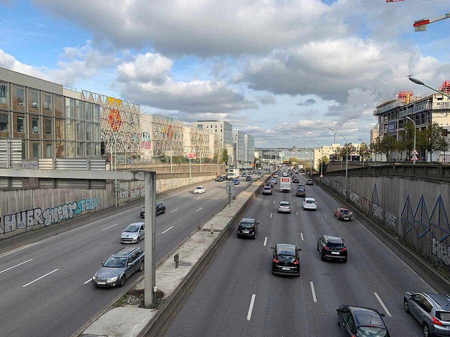 Boulevard périphérique au niveau de la Porte d'Ivry, Paris © Chabe01 via Wikimedia Commons - Licence Creative Commons