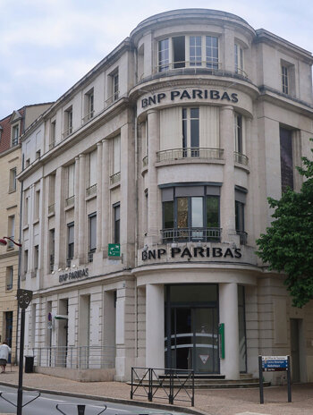 Agence BNP Paribas à Bergerac, Dordogne © Polymagou via Wikimedia Commons - Licence Creative Commons - Licence Creative Commons