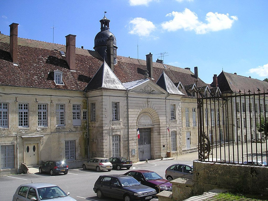 Entrée de l'abbaye de Clairvaux © KBWEi via Wikimedia Commons - Licence Creative Commons