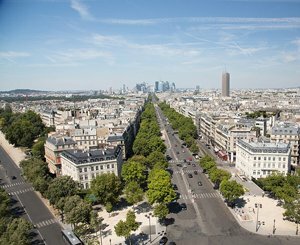 Food Response blocks a major Parisian avenue to protest against MaPrimeRénov budget cuts