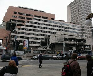 A Belgrade, 25 ans après les bombardements de l'Otan, le clan Trump s'intéresse aux ruines