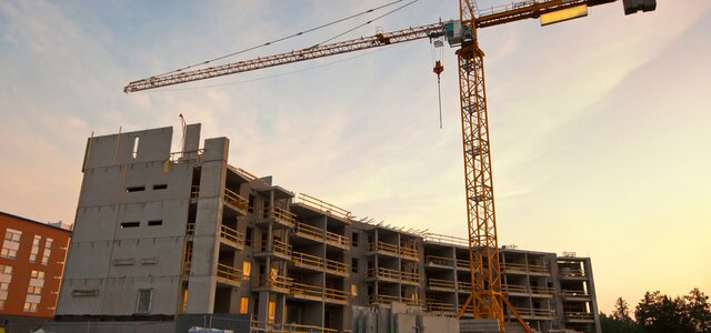 The number of building permits still falling in February, the sector remains in deep crisis