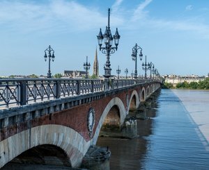 50 million euro facelift for the bicentenary stone bridge in Bordeaux