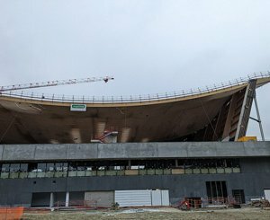 JO-2024 : le centre aquatique, petit cocon de bois face au monumental Stade de France