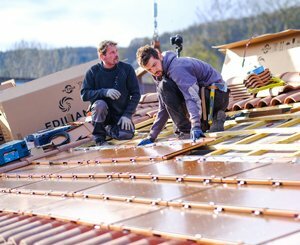 Edilians lance le Pass Solaire : un accompagnement pour aider les couvreurs à devenir des experts du toit solaire
