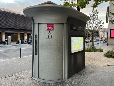 Toilettes publiques à Paris © Chabe01 via Wikimedia Commons - Licence Creative Commons
