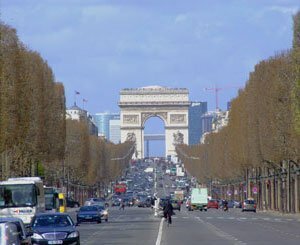 Moins de voitures et plus de culture pour "réenchanter" les Champs-Elysées