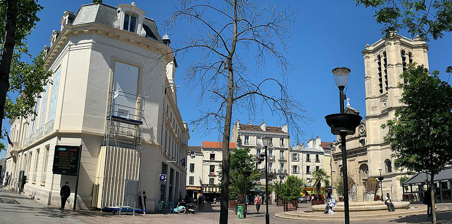 Place de l'Hôtel de ville d'Aubervilliers (93) © Chabe01 via Wikimedia Commons - Licence Creative Commons