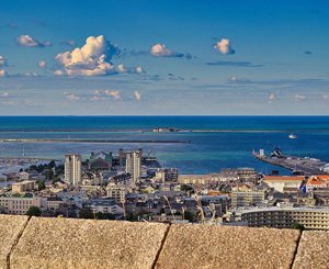 A l'ombre de la centrale nucléaire de Flamanville, le Cotentin parie sur l'industrie