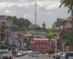 Après l'incendie d'un bidonville en Guyane, le casse-tête du relogement − BatiActu