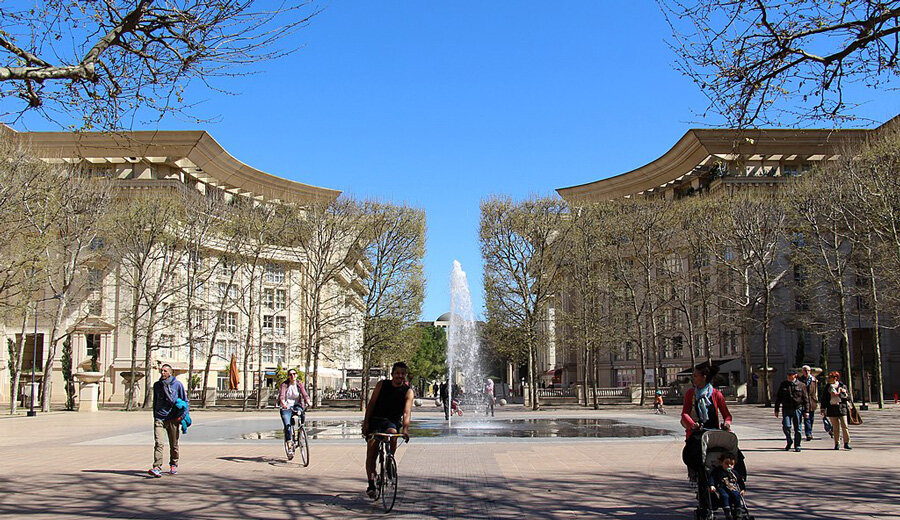 Place du Nombre d'Or, Montpellier © Fred Romero via Wikimedia Commons – Licence Creative Commons