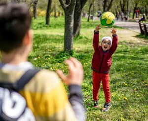 "L'enfant d'intérieur", refoulé des espaces extérieurs et privé de nature