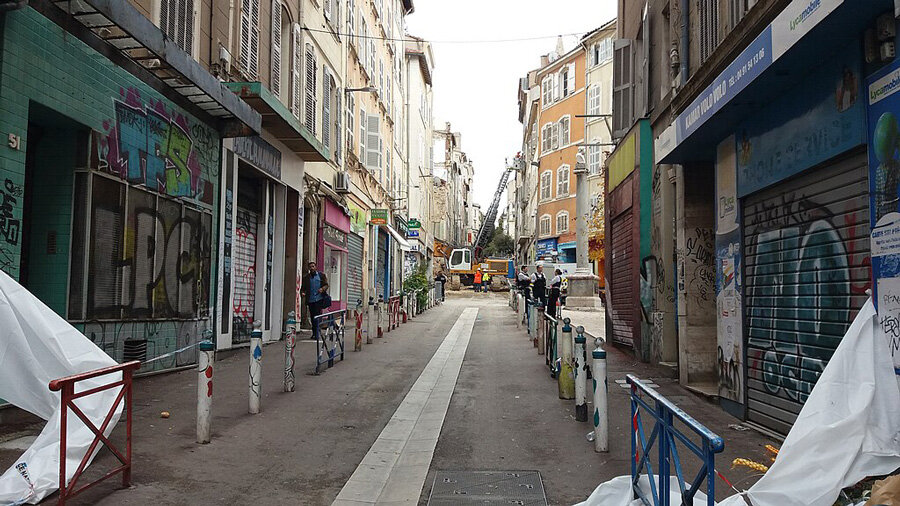 La rue d'Aubagne, après l'effondrement des immeubles n°63 et 65, à Marseille © Georges Seguin (Okki) via Wikimedia Commons - Licence Creative Commons