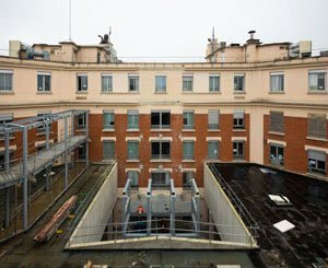 Fin du gros œuvre du chantier de l'Hôpital Américain de Paris à Neuilly-sur-Seine (92)