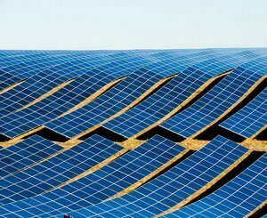 L'Egypte inaugure une centrale solaire de 500 millions de dollars à Assouan