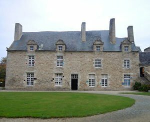 En Bretagne, un manoir classé aux monuments historiques ravagé par un incendie