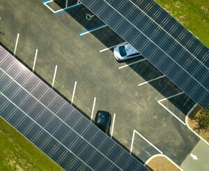 La grande distribution dépose un recours contre l'obligation d'installer des ombrières photovoltaïques sur les parkings