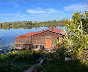 Dans les Yvelines, des chalets flottants menacés de destruction