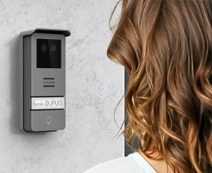 Visiophone connecté Thomson Smart Face : votre visage ouvre le portillon et le portail