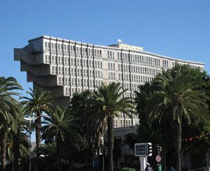 En Tunisie, l'Hôtel du Lac, icône de l'architecture mondiale, en voie de disparition