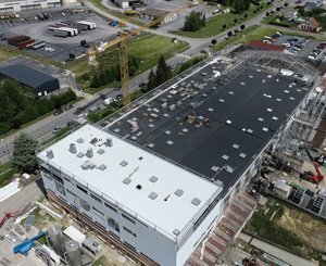 Rénovation d’une toiture en pente : l’isolant Foamglas Tapered couvre l’usine LU du groupe Mondelēz