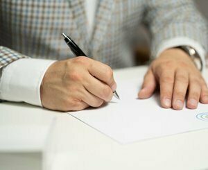 EDF signe avec le cimentier Lafarge France un contrat d'approvisionnement d'électricité nucléaire