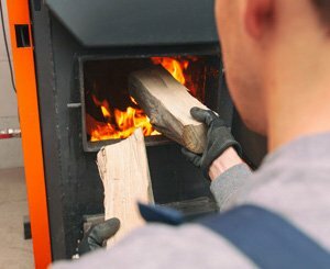 En supprimant MaPrimeRénov’ pour les chaudières à bois, le gouvernement assène le coup de grâce à une filière déjà fragilisée