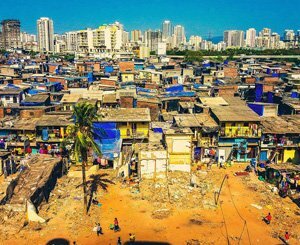 A Bombay, le plus grand bidonville d'Asie est à vendre