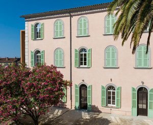 Volets sur mesure et contraintes patrimoniales