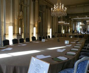 La suspension de la réforme des retraites actée en Conseil des ministres, son financement critiqué