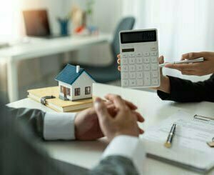 Face au tollé, le gouvernement lance une consultation sur la hausse de la taxe foncière