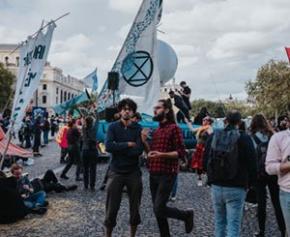 Des militants sur une grue à Chambéry contre un chantier controversé