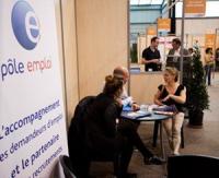 Des "centaines de milliers" de personnes vont perdre leur emploi en France selon Bruno Le Maire
