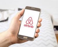 Hidalgo veut remettre des logements Airbnb sur le marché locatif longue durée