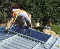 Après la remise en cause des aides au photovoltaïque, la filière évoque une "ambiance délétère"