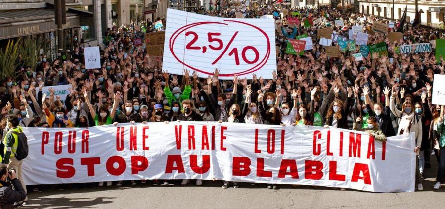 Strong mobilization across France to denounce the lack of ambition of the Climate Bill