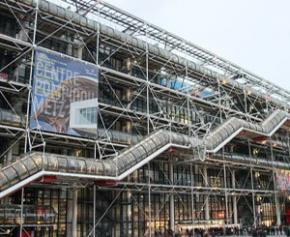 La rénovation de l'emblématique "chenille" du Centre Pompidou est...